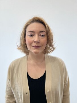 DAMANI 表参道 髪質改善/ヘッドスパ/ハイライト/白髪染め/白髪ぼかし/縮毛矯正 似合わせカット/ミディアムレイヤーカット[表参道駅]