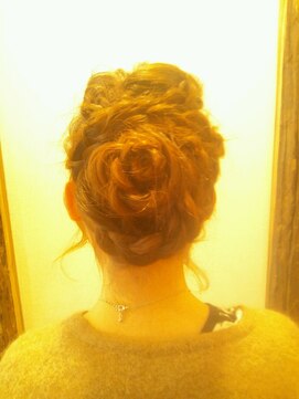 オルベリヘアリゾート(OLUVELI hair resort) 編みこみアレンジ