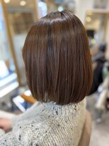ローレン(Loren)&nbsp;ショートボブツヤ感ブラウンカラーで作る大人ボブスタイル