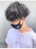 ツイストスパイラルパーマ前下がりマッシュヘア無造作ショート