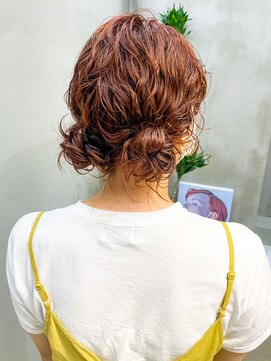 トゥコ(tuco) お団子　簡単アレンジ　ぐるぐる　個性的　パーマアレンジ