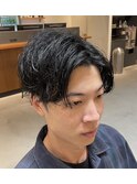 黒髪ツーブロック束感センターパート