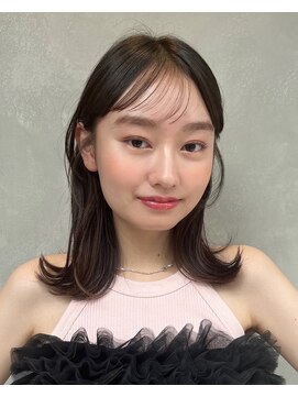 ガーデンヨコハマ(GARDEN YOKOHAMA) ミディアムレイヤーカットワンカール外ハネオリーブベージュ