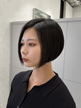 キートス(Kiitos) ☆20代30代40代 大阪梅田刈り上げ前下がりボブ