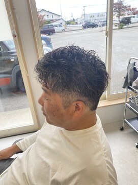 リタ(rita) 刈り上げショート ピンパーマ