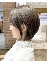 アフロート ルヴア(AFLOAT RUVUA) 「岩田莉奈」地毛風縮毛矯正 ひし形ショートボブ 白髪染め 新宿