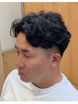 トウキョウケン(Tokyoken)&nbsp;センターパートツーブロックパーマスタイル