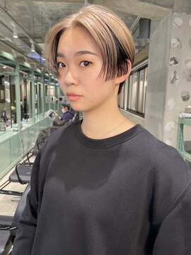 ロジ(loji) 前下がりショート×ツートンベージュ