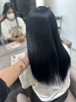 ラビス 浦和(Lovis)&nbsp;Ikuno/黒髪/グレーベージュ/レイヤーロング/前髪パーマ