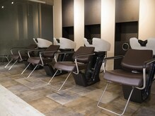 ヘアーアンドメイク ファット(Hair&Make PHAT)の雰囲気（リラックスできる落ち着いた空間［白髪ぼかし/メンズカット］）