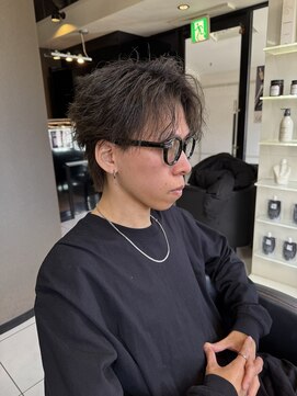 アイズ 海老名(AIZU) フェザーショート　フェザーパーマ　海老名パーマ　メンズ　眉毛