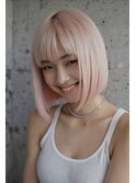 ペールピンク　前下がりボブ