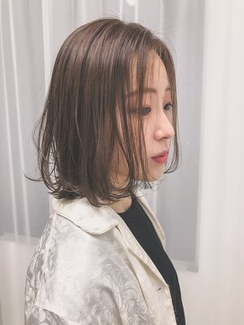 ニイ(nii.) 赤味を抑えた柔らかベージュ