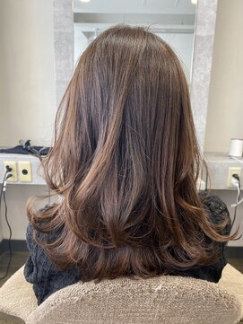 リジー(Litzy) ’こなれミディ×ブラウン’【椎葉】