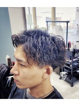 イコール(equal) 縦落ちツイストスパイラル×センターパート