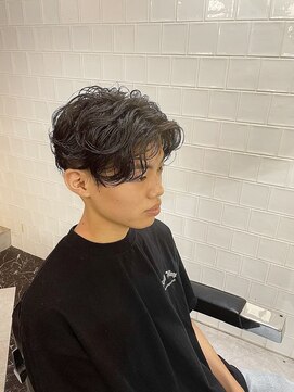 メリケンバーバーショップ フクオカ(MERICAN BARBERSHOP FUK) 波巻き束感ショートツーブロックマッシュアップバングコンマヘア