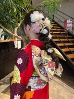 ビーワールド(B WORLD)&nbsp;編みおろし×華やかな髪飾り