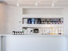 モダンで洗練されたカフェ・バーのような店内