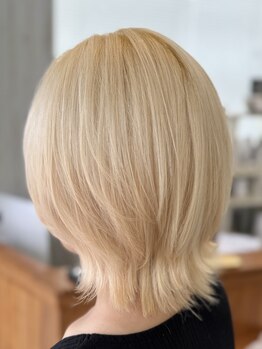 シュカブラ スパングル(Skovla Spangle)の写真/厳選ケアブリーチで、ダメージで諦めていたデザインカラーに挑戦！インナーカラーもお任せください！