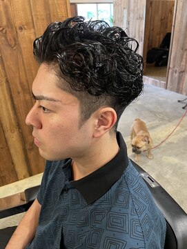 バーバートモシビ(BAR BER TOMOSHIBI) ツーブロック× パーマ