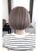 ミニボブ×ホワイトグレージュ