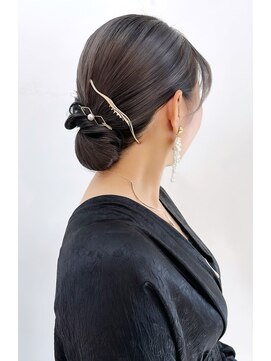 アメリ(AMELIE) タイトめシニヨン