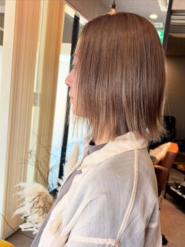 イロ(ilo) 白髪ぼかしブリーチ/ベージュカラー