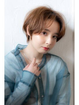 エルフォ(elfo) 【elfo】センターパートのショートヘアで一気に大人っぽく