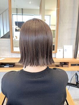 ソッカ(socca) 外ハネ切りっぱなしボブ