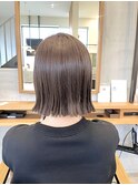 外ハネ切りっぱなしボブ