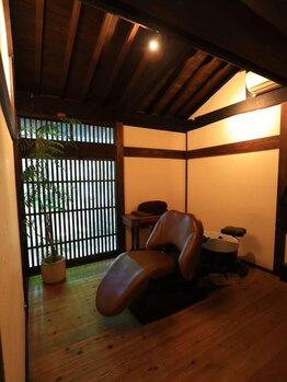 アンティーク(antique)の写真/プライベートな個室空間とシャンプー台にもこだわり有り◎日頃の疲れをここで癒やしませんか・・・？ 