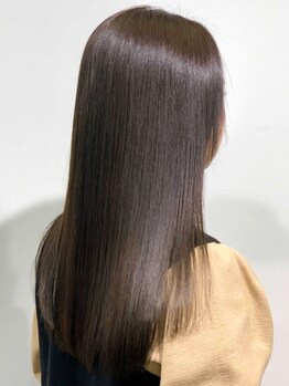 コマ(coma)の写真/くせ毛に効くトステア成分配合の自社ブランド「オサマル。トリートメント」でつや髪に◎