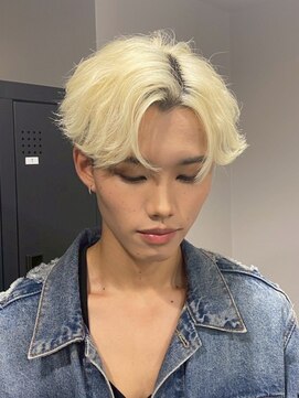 ベレーザ 渋谷(BELEZA) 15265金髪ホワイトブロンドセンターパートフェザーショート