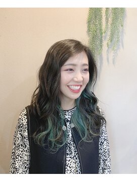 ヘアアトリエオット(hair atelier 8 otto) お洒落に個性派ターコイズグリーンのインナーカラー