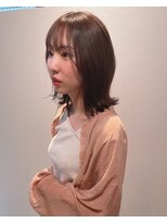 アンプル(aNpLe)&nbsp;大人ミディアムスタイル×外ハネ×透明感カラー