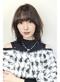 顔まわりからエアリー感あるミディアムレイヤー