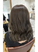 オリーブベージュ