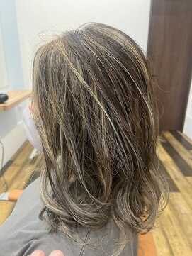 リノアプラス(Linoa+) 白髪ぼかし×柔らかオリーブベージュ