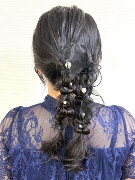 ベルクープ(BELLE COUPE) お呼ばれツインポニーアレンジ