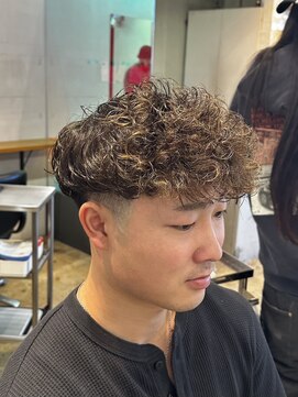 ザデイトウキョウ 表参道 青山(THE DAY TOKYO) スペインカール【テーパーフェード】