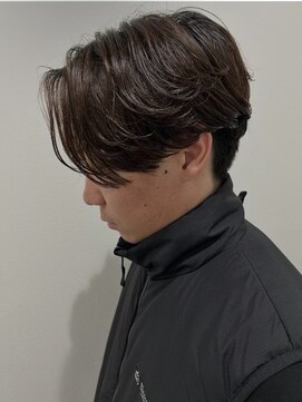 ヒュイル バイ ニアウ(Hwyl by Niau) MEN’S HAIRセンターパートスパイラルパーマニュアンスパーマ