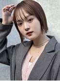 切りっぱなしボブ外ハネピンクベージュブリーチ顔周り20代30代