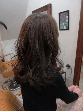 アルファ アルファ(ALPHA ALPHA) セミロング艶アッシュ☆