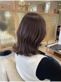 ミディアム外ハネ×ベージュ系カラー×20代