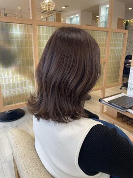 アドラーブル 長岡リップス旭岡店(adorable) ミディアム外ハネ×ベージュ系カラー×20代