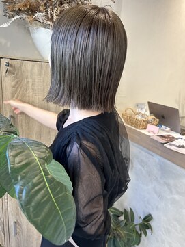 ミリィ 四日市(mily) Olive color ×パツっとボブ