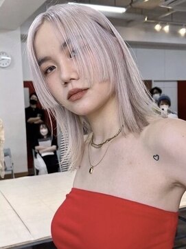 プネル(punel) プラチナ【明治神宮前/ダブルカラー/ケアブリーチ/インナーカラ