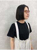 酸性ストレートセンターパートボブ