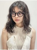 こなれミディウェーブパーマ顔周りレイヤー×ホワイトグレージュ