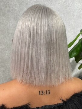 ロウル 渋谷(LOWRL) ホワイトシルバーカラー/ケアブリーチカラー